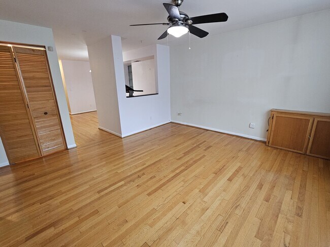 Foto del edificio - 1140 W Barry Ave