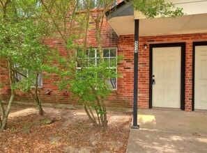 Building Photo - 554 E Cedar St