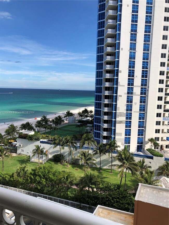 Foto del edificio - 19201 Collins Ave