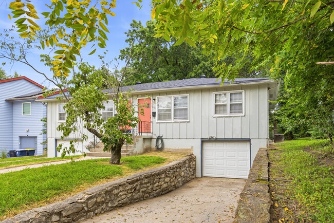 Building Photo - 5413 Tracy Ave