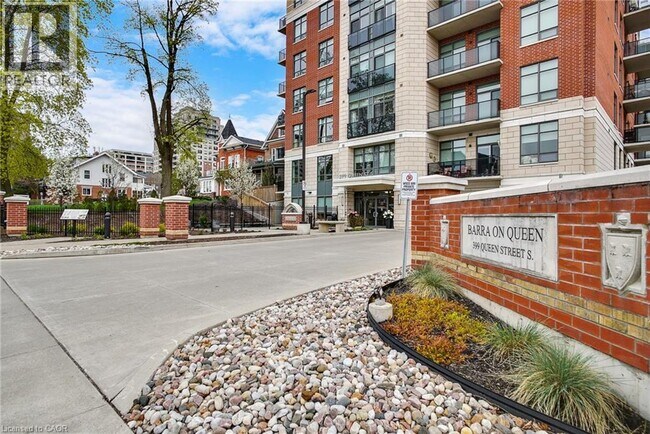 Photo du bâtiment - 399 Queen St S