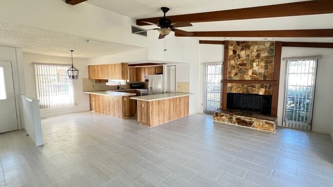 Building Photo - 10548 86th Ave N