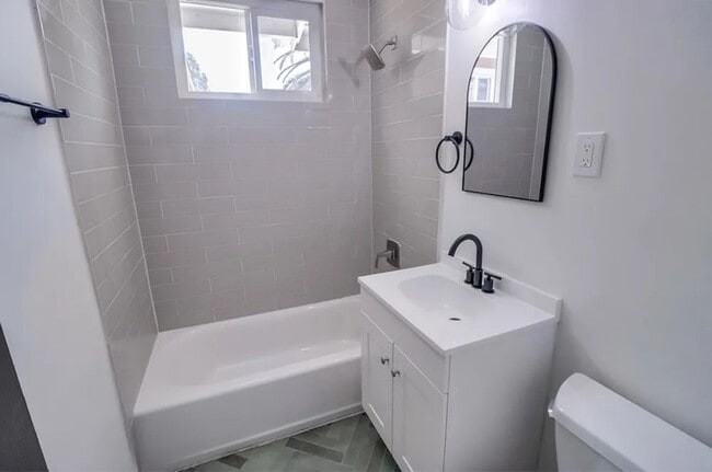 Foto del edificio - 2632 Violet St
