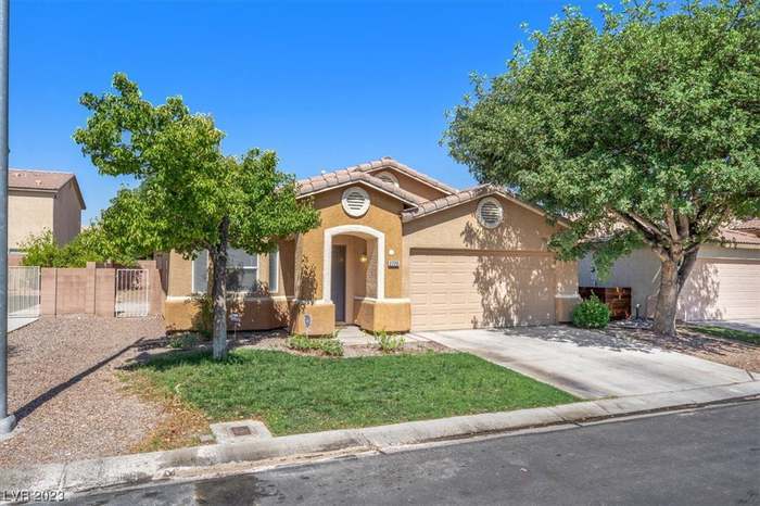 Primary Photo - 2725 La Montana St