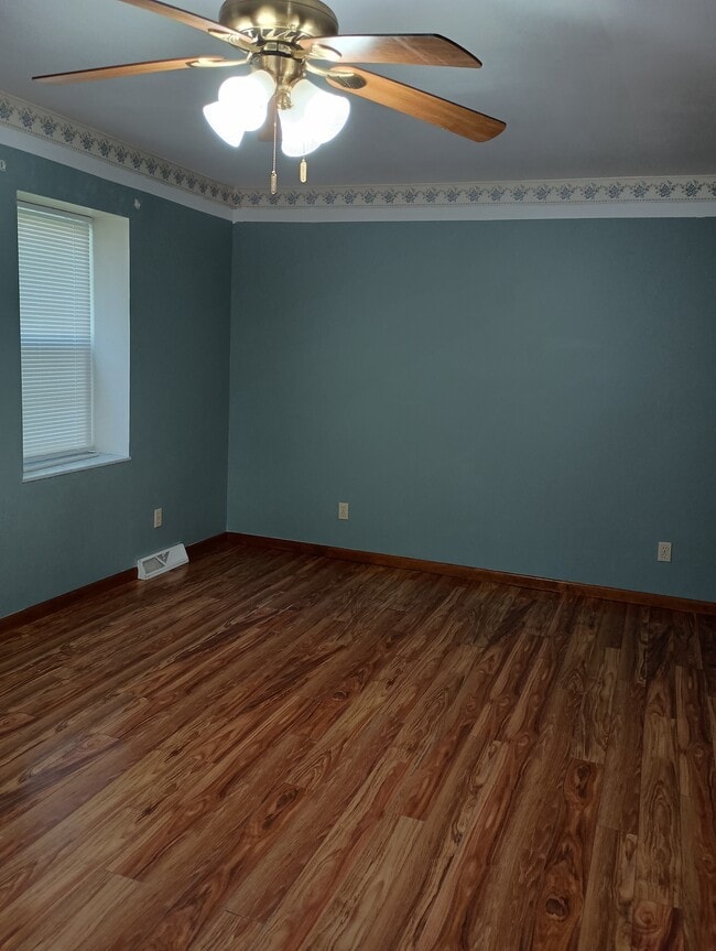 Building Photo - 121 E Lightner St