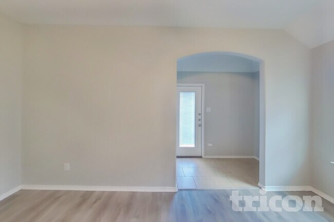 Foto del edificio - 1216 Honeywood Ln