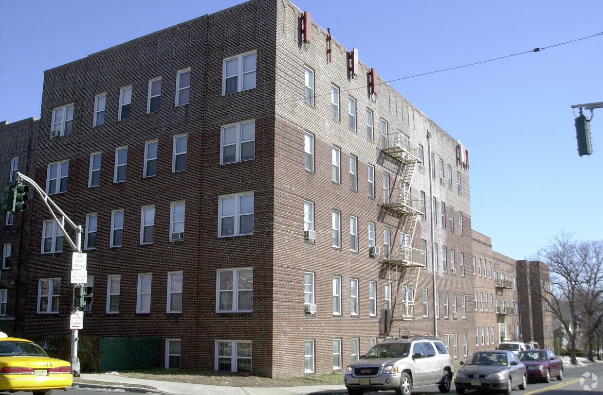 358-372 Stuyvesant ¡alejado - 356 Stuyvesant Ave