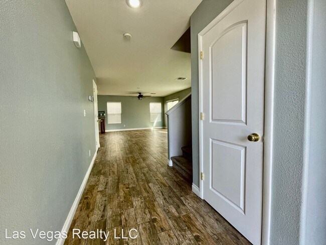 Building Photo - 3 br, 2.5 bath House - 578 Columbia Pike Ave