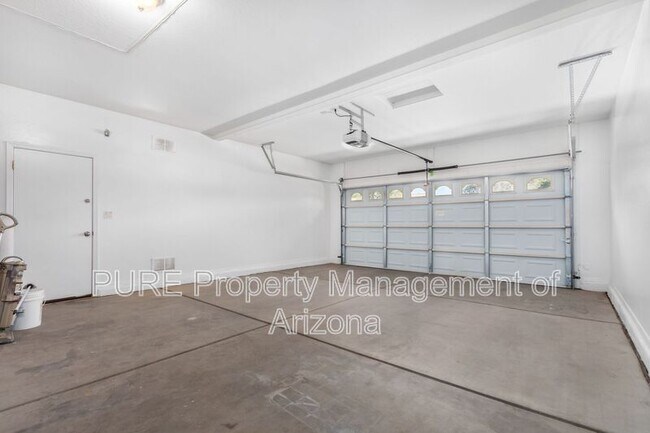 Building Photo - 322 S 116th Ave