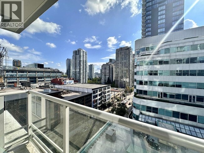 Building Photo - 821 Cambie St.