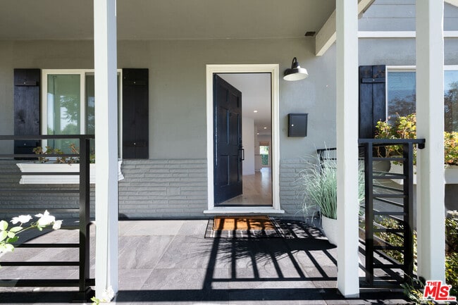 Building Photo - 5970 Balcom Ave