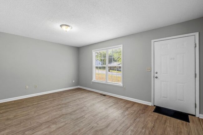 Building Photo - NW Home - Updated Kitchen and Bathrooms, Wood Laminate Flooring, Deck, Must See!