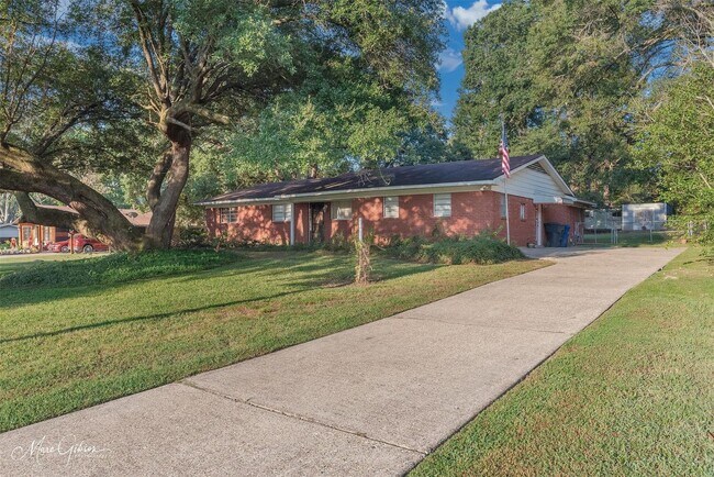 Foto del edificio - 4 bedroom rental in Shreveport