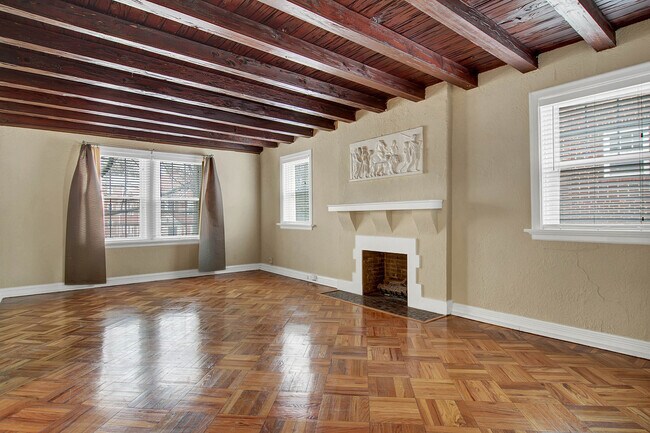 Foto del edificio - 7536 Byron Pl