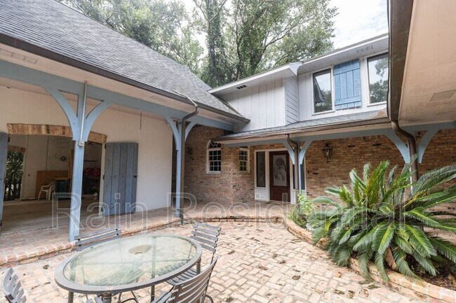 Building Photo - 988 Wildwood Ln