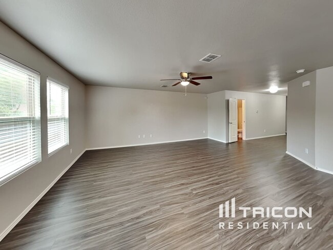 Foto del edificio - 5693 McClelland St