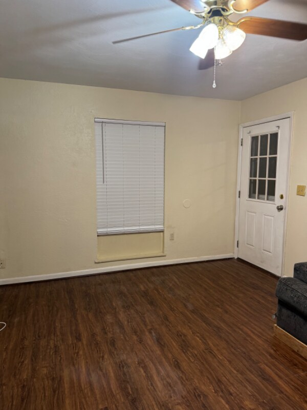 Building Photo - 606 S Lotela Ave