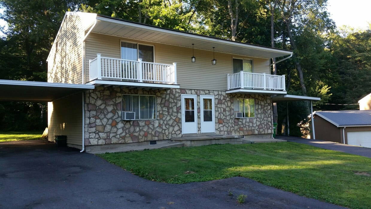 105 Stonecrest, Butler, PA 16001 Townhome Rentals in Butler PA
