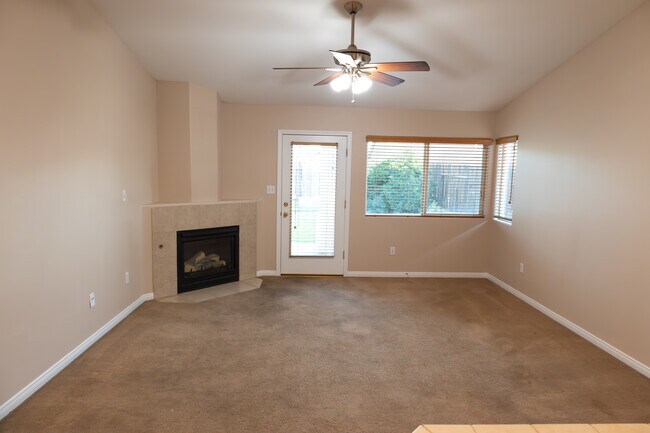 Building Photo - 9411 Tahiti Ave