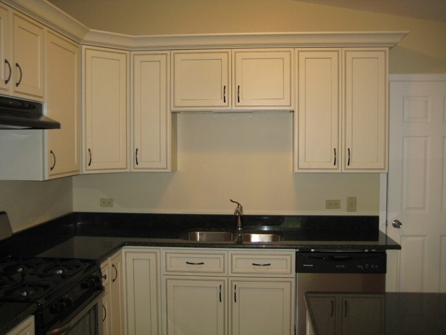 Building Photo - 118 Manor Ave