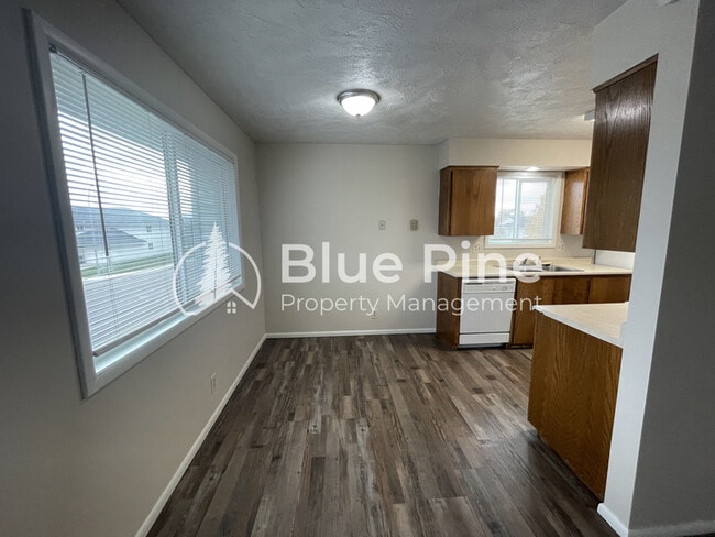 Building Photo - 678 Foster Dr