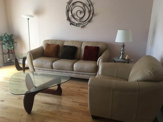 Building Photo - 135 Lake Pl S