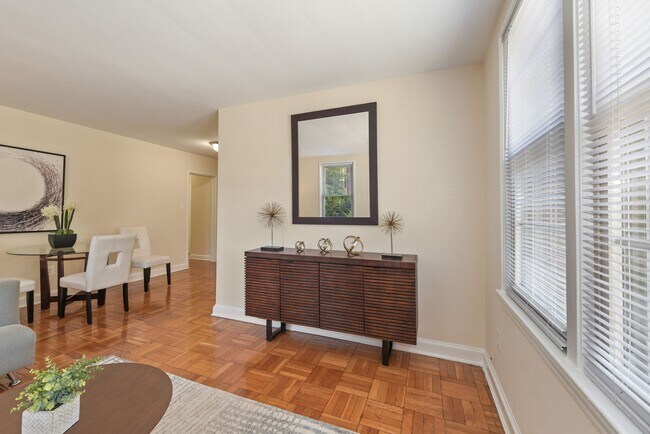 Foto del edificio - 2724-40 Porter Street