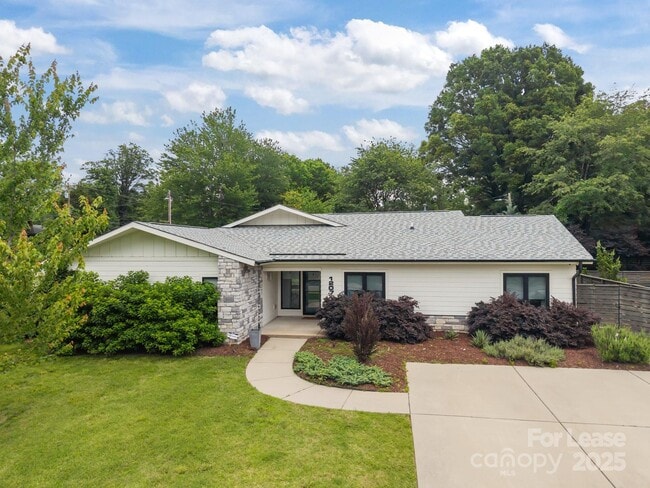 Building Photo - 1207 Lakedell Dr