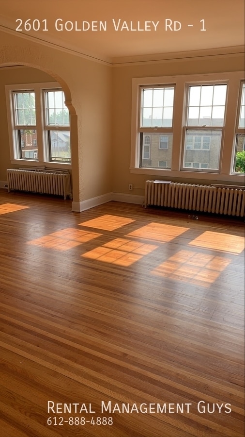 Foto del edificio - Beautiful 1 Bedroom Apartment! Hardwood Fl...