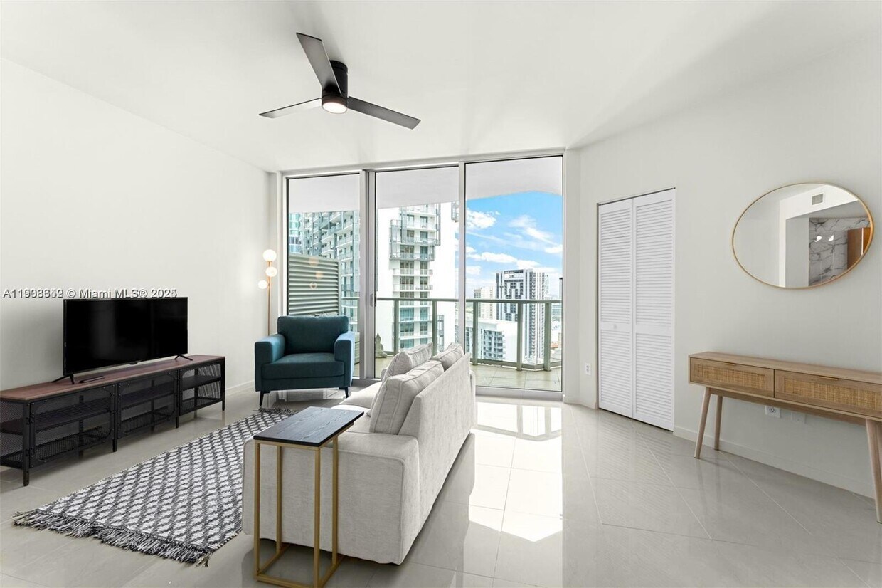 Foto principal - 300 S Biscayne Blvd