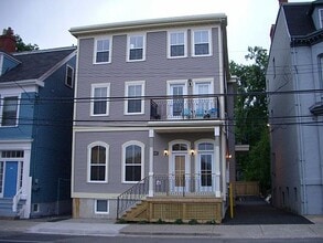 Building Photo - 1346 Queen St