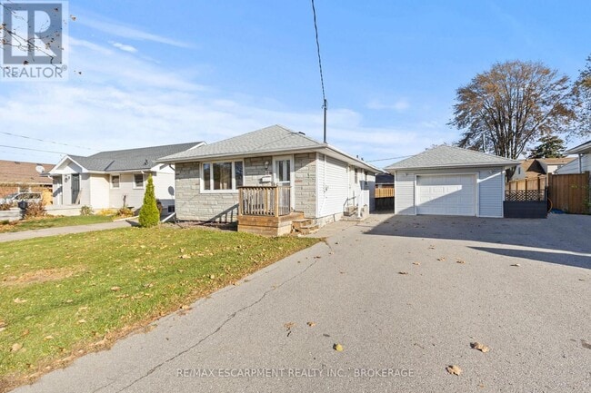 Building Photo - 14 Westmount Ave