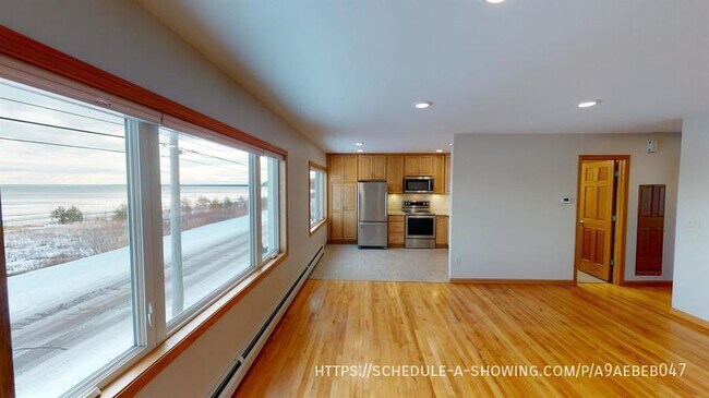 Building Photo - 830 S Lake St