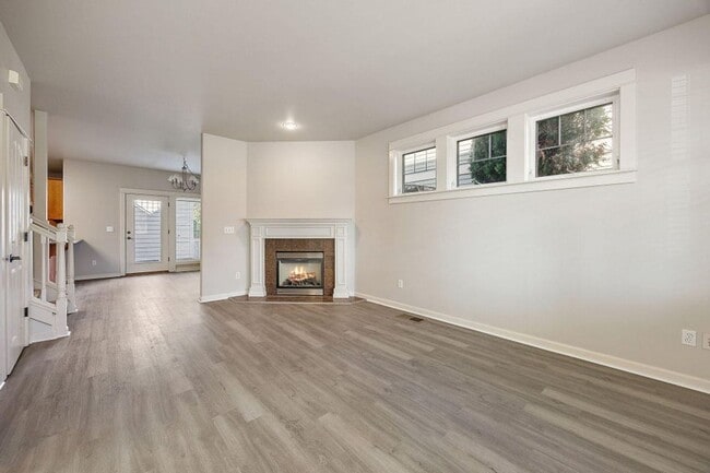 Building Photo - Four bedroom home for lease in the Riverwalk Neighborhood Ashland, Oregon