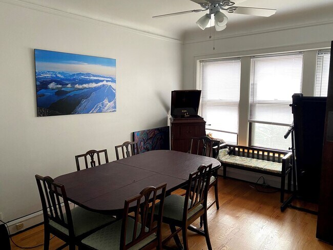 Foto del edificio - 4433 N Winchester Ave