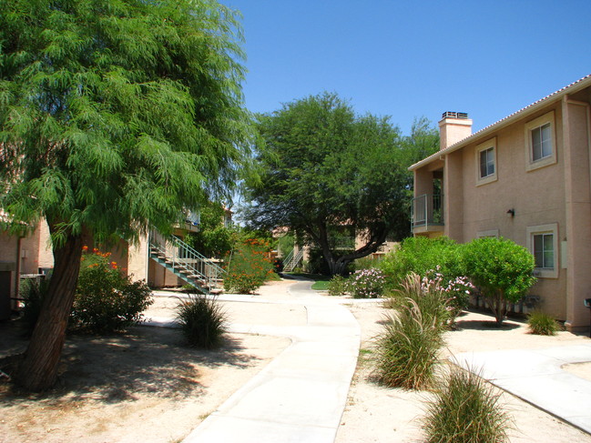 Building Photo - Desert Oasis Apartments