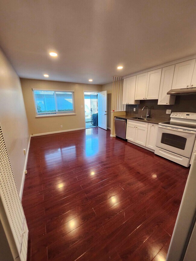 Foto del edificio - 4398 Hamilton Ave