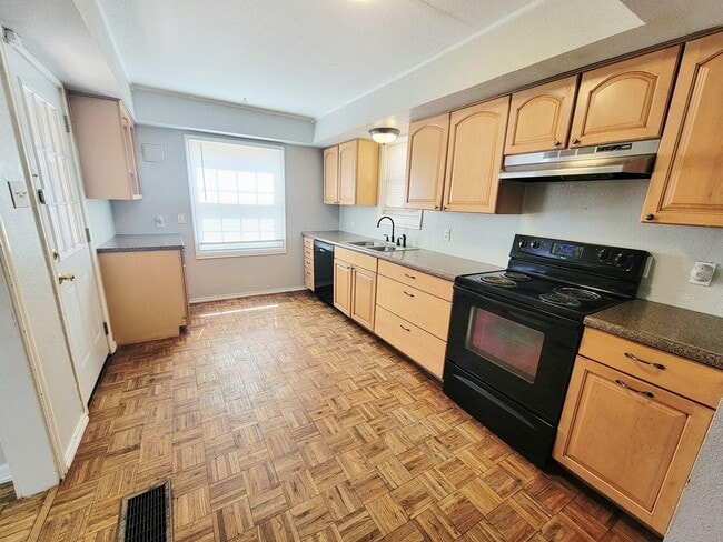 Building Photo - 2003 16th St