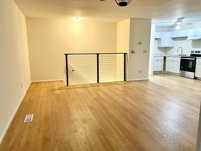 Building Photo - 7073 Bond St