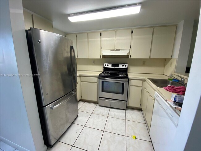 Foto del edificio - 2500 NW 28th St