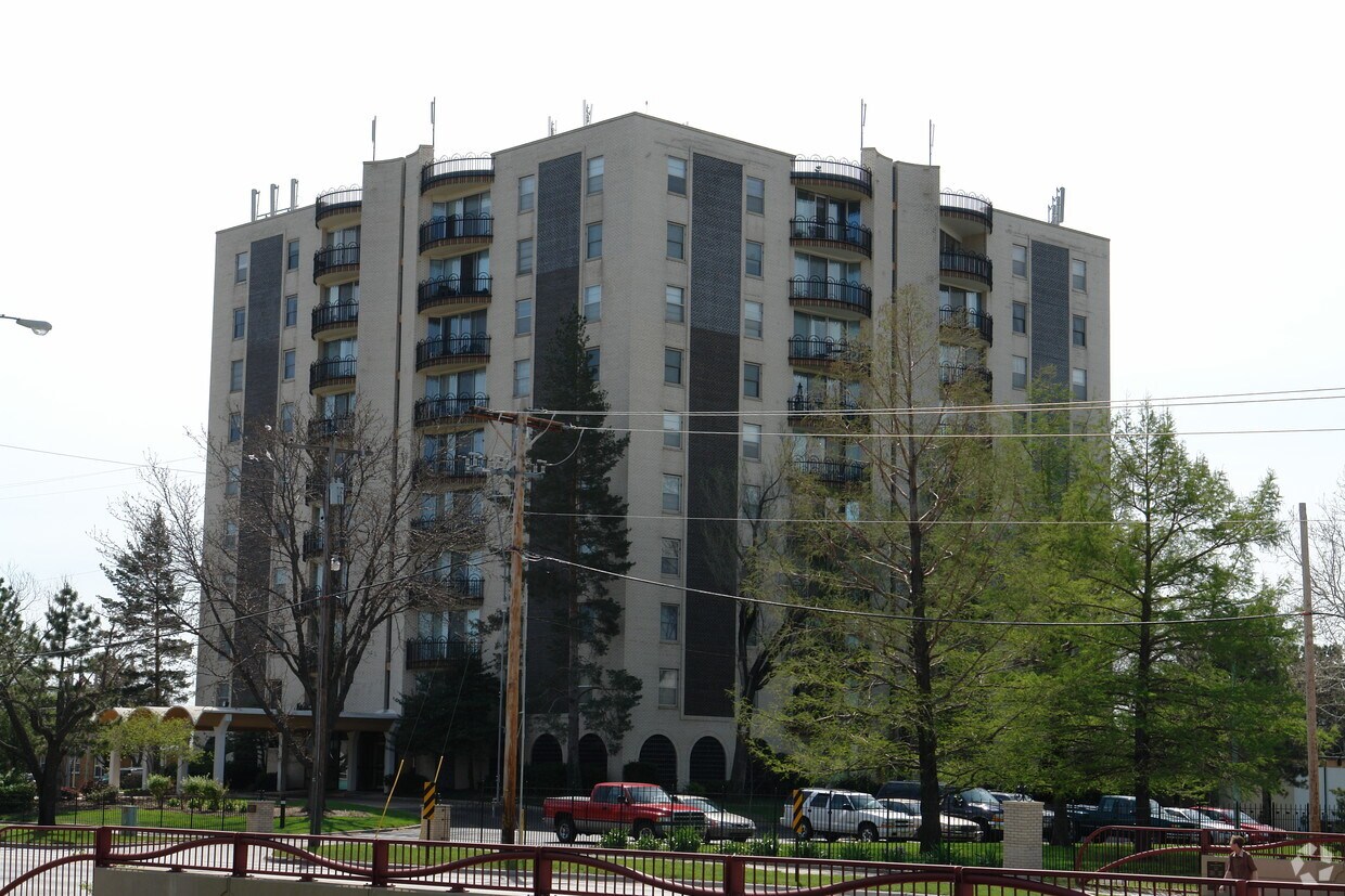 Building Photo - Parklane Towers