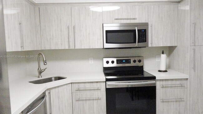 Building Photo - 250 174th St