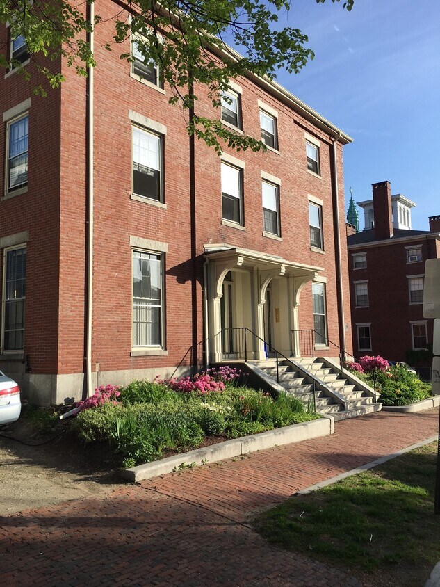 Primary Photo - 169 Danforth St