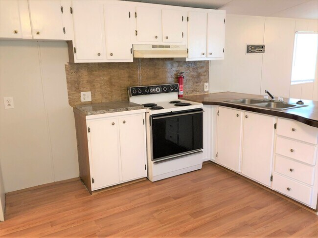Building Photo - 2787 S Hill Rd