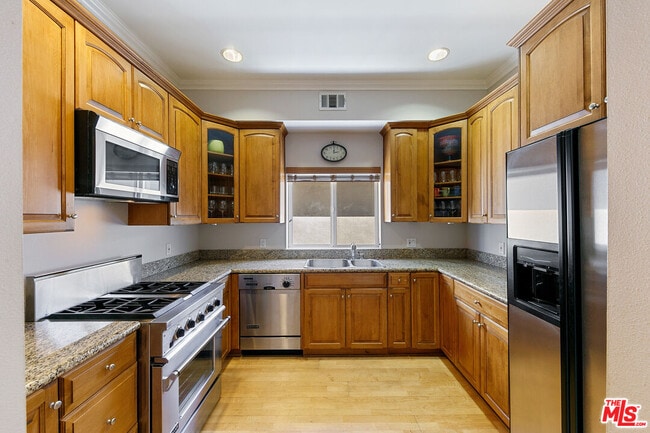 Building Photo - 11840 Dorothy St