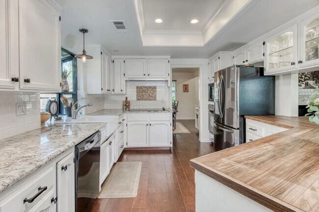 Foto del edificio - 8476 N Del Mar Ave