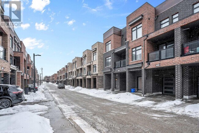 Photo du bâtiment - 1865 Pickering Pkwy