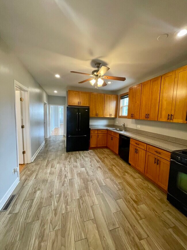 Foto del edificio - 2416 N Springfield Ave