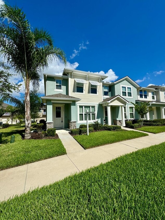FOR RENT - Fantastic end unit townhouse in... - FOR RENT - Fantastic end unit townhouse in...