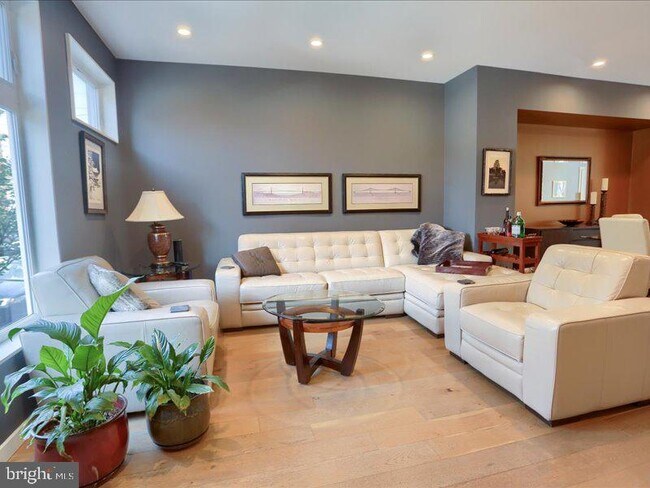 Foto del edificio - 2125 E Cumberland St